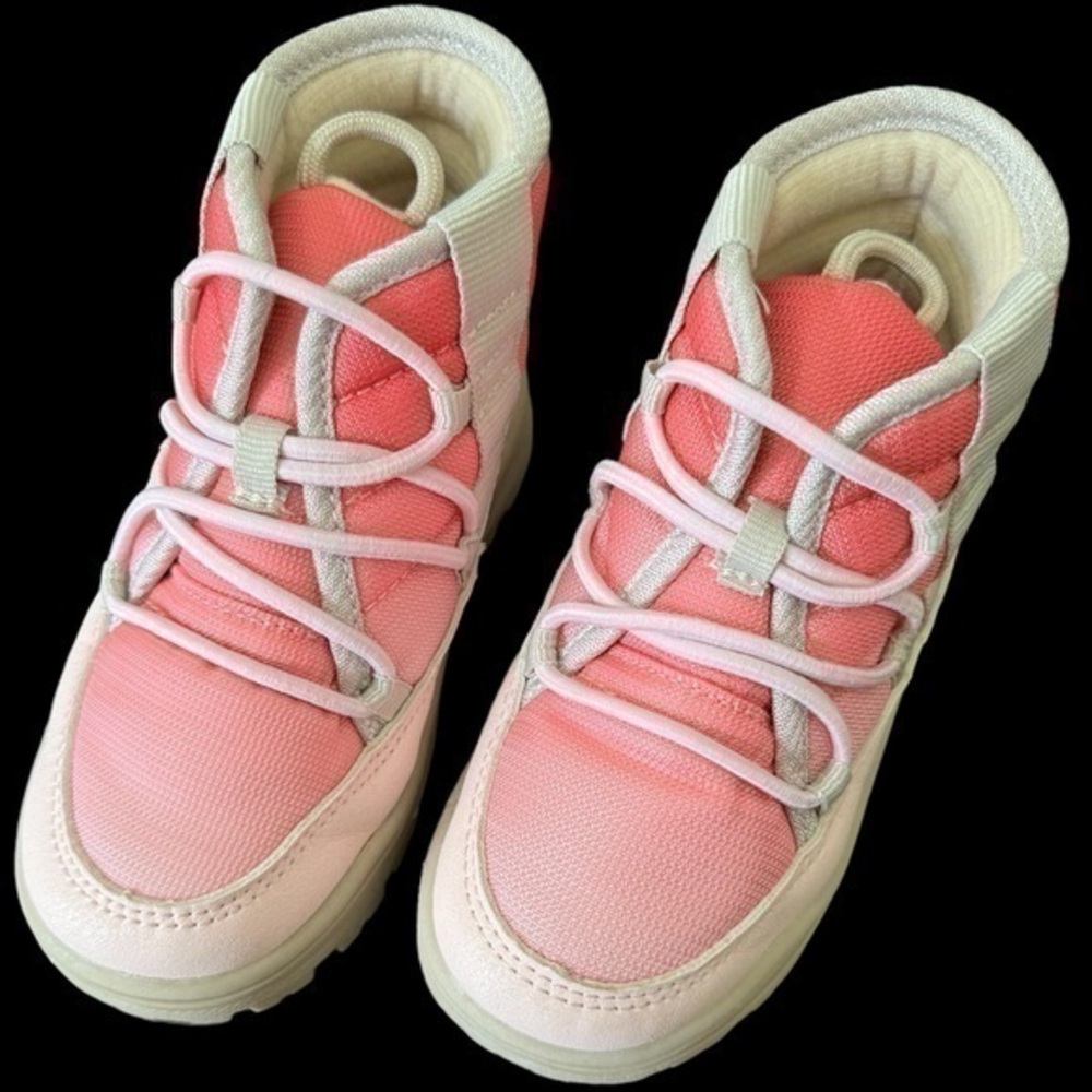 Winter boots for toddler girl.